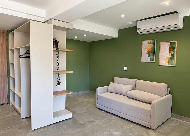 Damani Studios 103