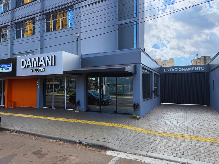 Damani Studios 210