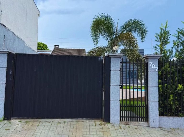 Casa Beverly, com Piscina, 3 Quartos e Churrasqueira
