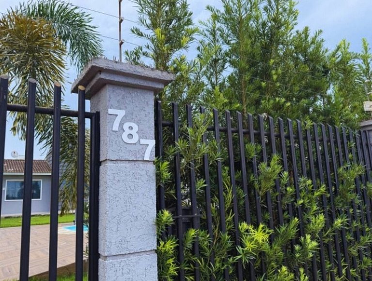 Casa Beverly, com Piscina, 3 Quartos e Churrasqueira